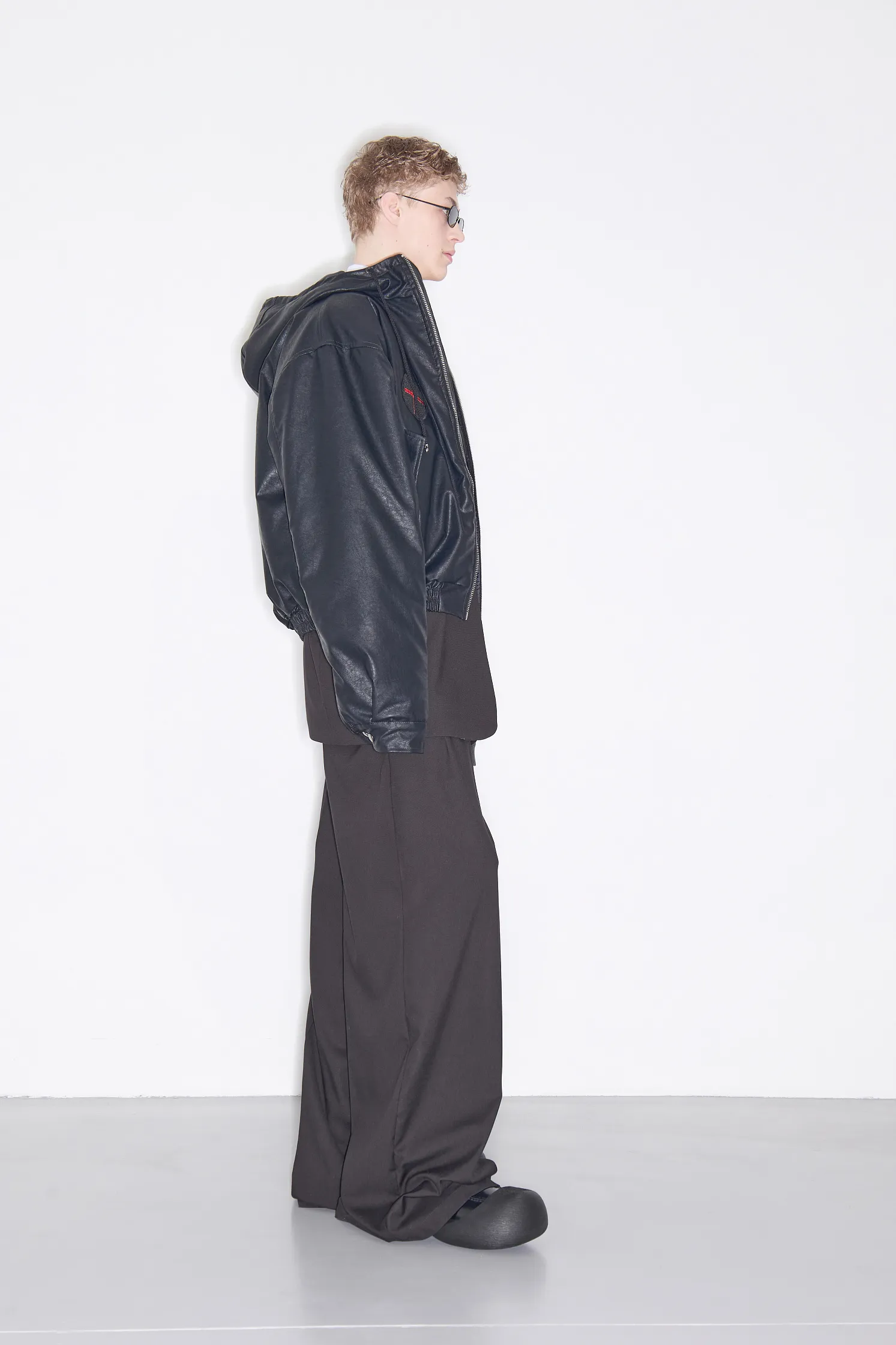 Куртка с капюшоном из  экокожи 