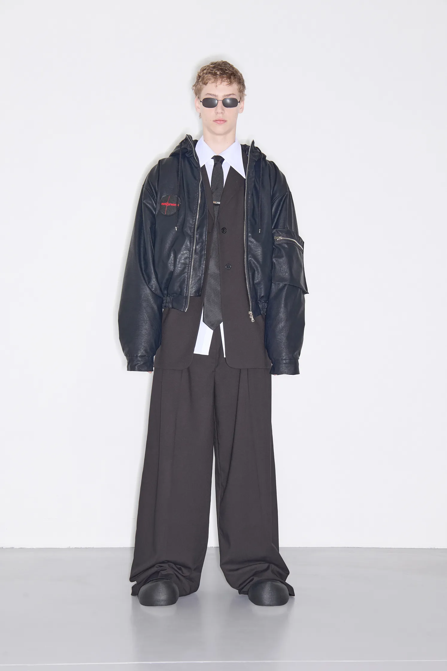 Куртка с капюшоном из  экокожи 