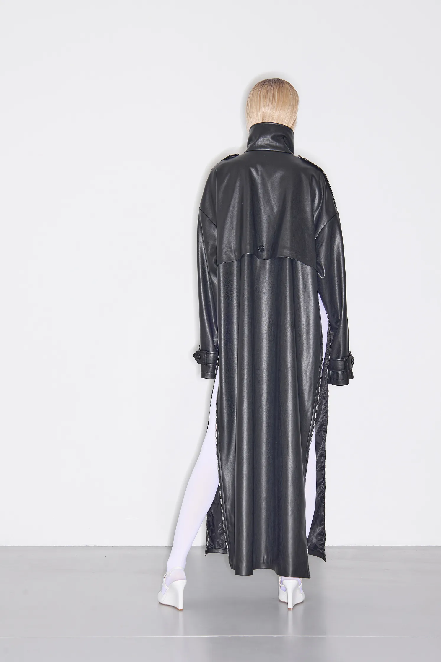 Тренч из экокожи с молниям 