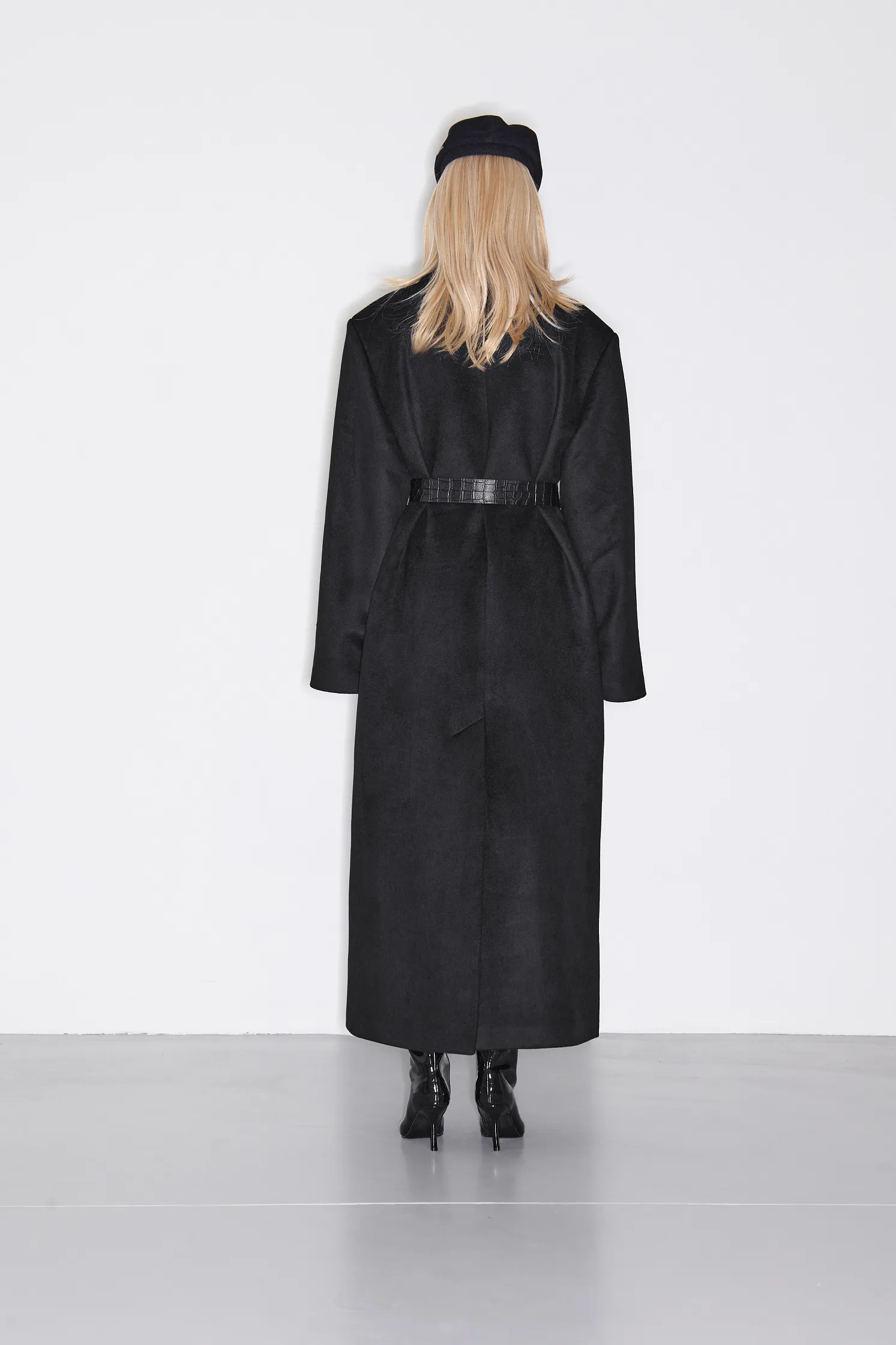 Пальто с зашипами на талии 