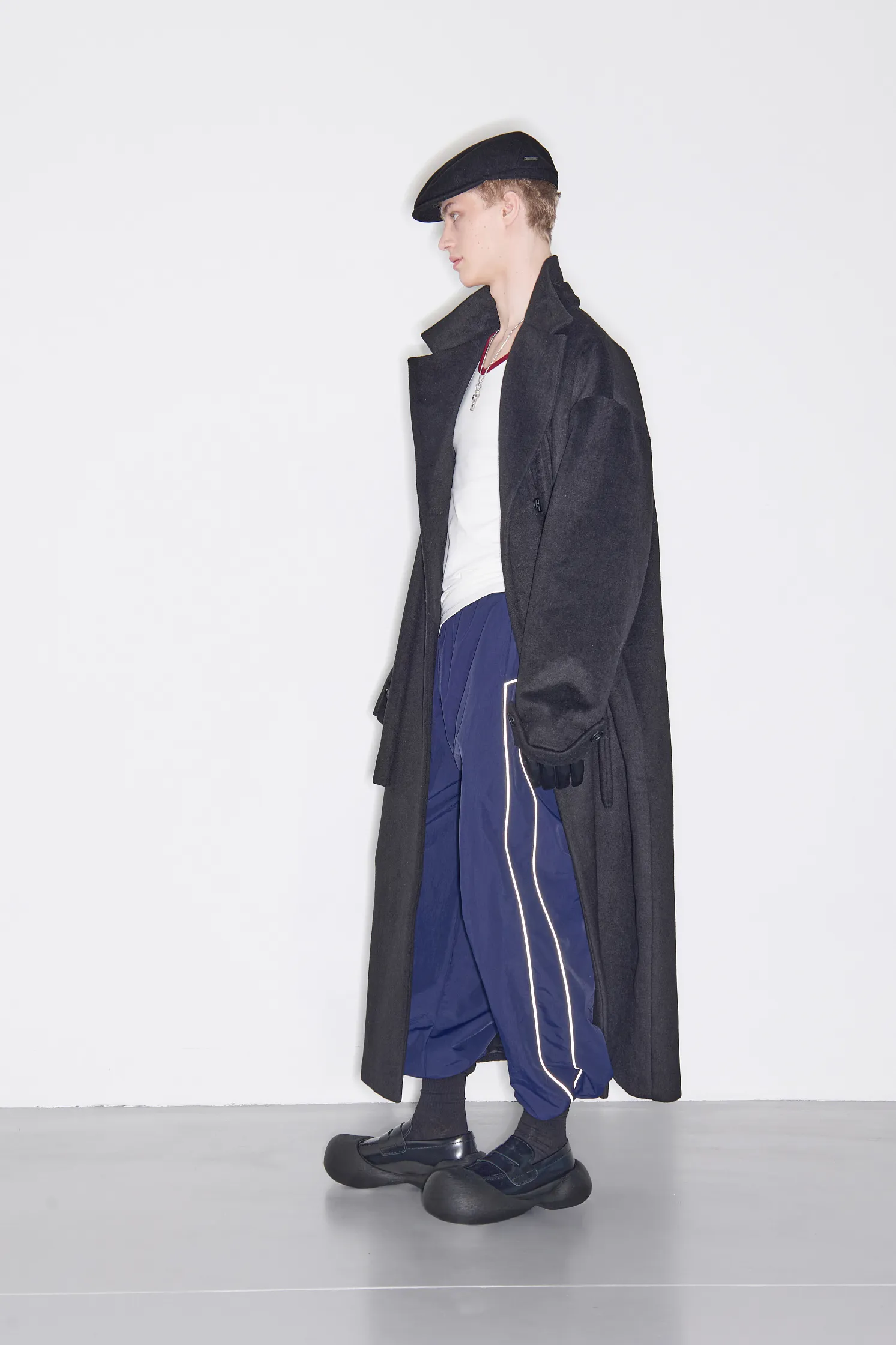 Пальто со спущенными плечами 